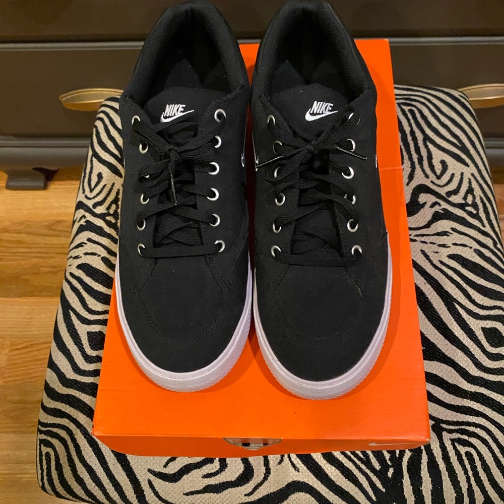 Nike Men's Black Sneakers with White Accents